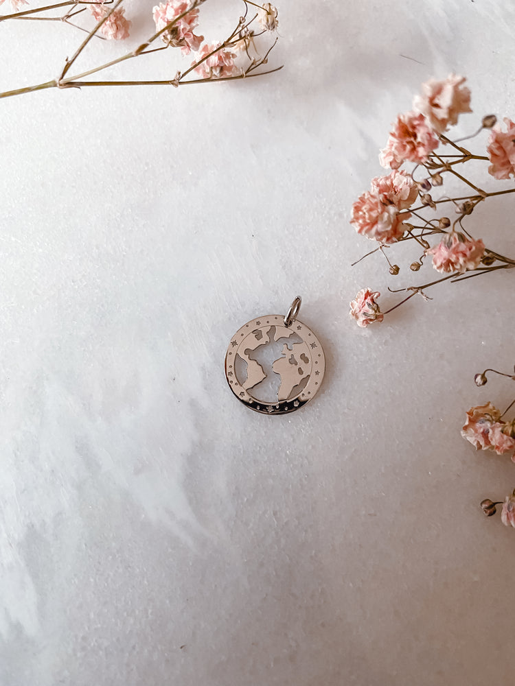 GLOBE Anhänger | SILBER