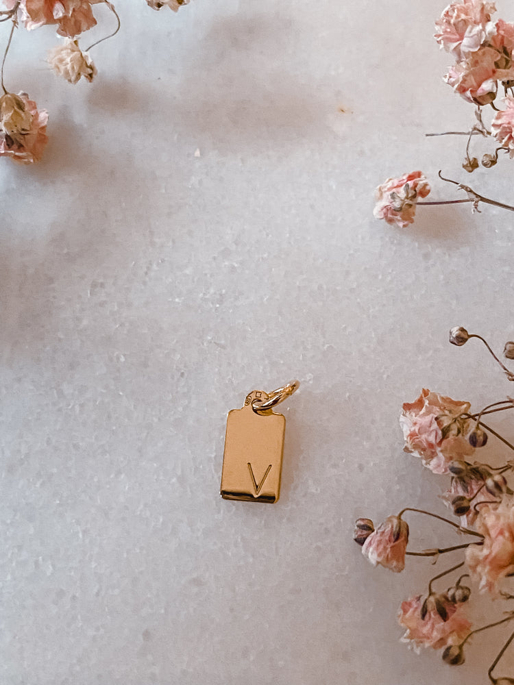 V | Buchstaben Anhänger | GOLD